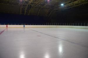 pista de hielo vacía, estadio de hockey foto