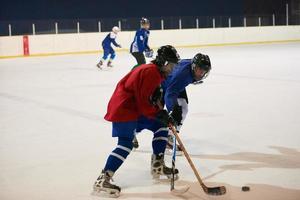 jugadores de hockey sobre hielo foto