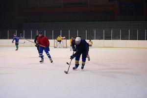 jugadores de hockey sobre hielo foto