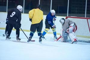 portero de hockey sobre hielo foto