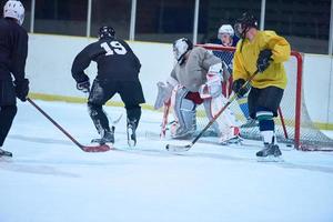 portero de hockey sobre hielo foto