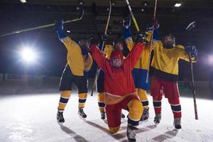 jugadores de deporte de hockey sobre hielo de chicas adolescentes foto