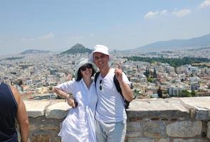 feliz pareja joven turistas en grecia foto