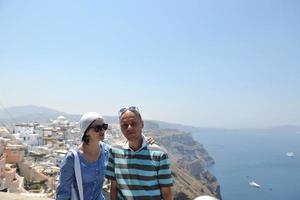 feliz pareja joven turistas en grecia foto