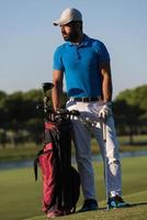 retrato de golfista en el campo de golf foto