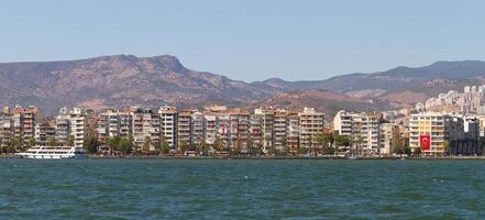 Paisaje urbano de Karsiyaka Izmir, Turquía foto