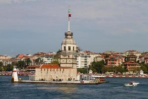 torre de las doncellas en estambul foto