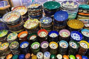 platos de cerámica turcos foto