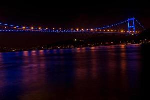 puente fatih sultan mehmet, estambul, turquía foto