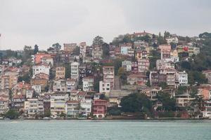 edificios en el estrecho del bósforo foto