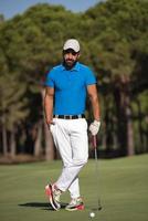 retrato de jugador de golf en el campo foto