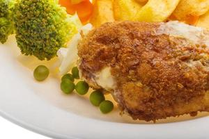 cordon bleu en el plato foto