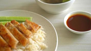 pollo asado con arroz al vapor al estilo hainan video
