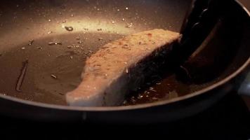 Pan-fried salmon fillets video