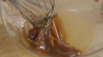 condensato latte crema nel un' ciotola video