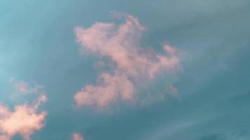 cinemagrafia do fundo do céu com o movimento em loop de nuvens video