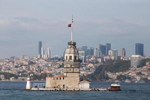 torre de las doncellas en estambul foto