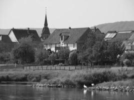 bad karlshafen y el río weser foto