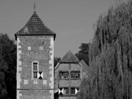 viejo castillo en el muensterland alemán foto