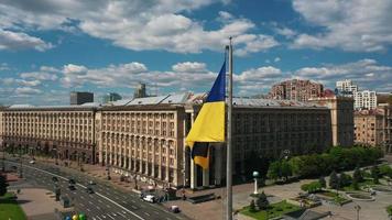 Aerial pan of Ukrainian flag flying in Independence Square in Kyiv video