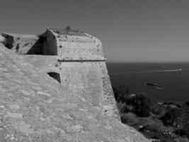 isla de ibiza en el mar mediterráneo foto