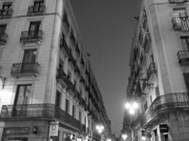 barcelona at night photo