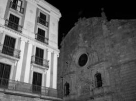 barcelona at night photo