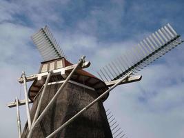 molino de viento en frisia oriental foto