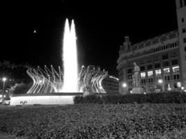 barcelona de noche foto