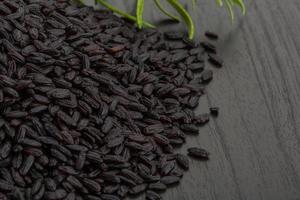 Raw black rice photo