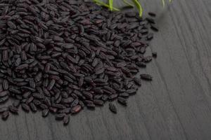 Raw black rice photo