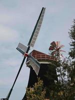 molino de viento en frisia oriental foto