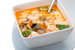 sopa de tom yam foto