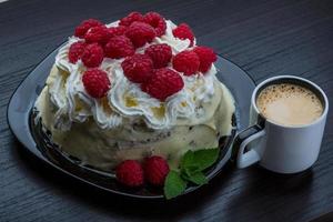 café con pastel de frambuesa foto