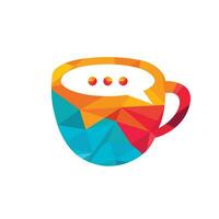 diseño de logotipo vectorial de charla de café. taza de café con diseño de vector de icono de chat de burbuja.