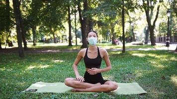 Yoga im Park video