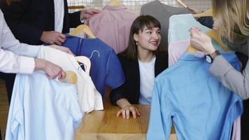 oferta de ropa camisas a trabajador de empresa
