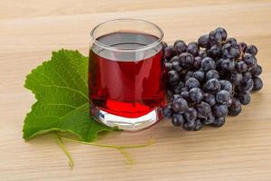 jugo de uva y bayas foto