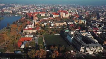 Flygfoto över Krakow gamla stan historiska distriktet, stare miasto video