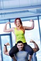 pareja en el gimnasio foto