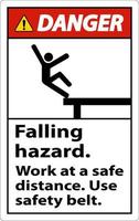 peligro peligro de caída usar cinturón de seguridad signo sobre fondo blanco vector