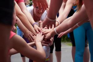 trotar grupo de personas divertirse foto