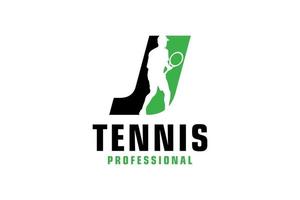 letra j con diseño de logotipo de silueta de jugador de tenis. elementos de plantilla de diseño vectorial para equipo deportivo o identidad corporativa. vector