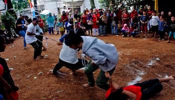 pamulang, 17 de agosto de 2022. se llevaron a cabo varios concursos para conmemorar el día de la independencia de indonesia de una manera sencilla pero animada. foto