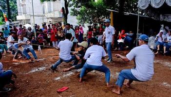 pamulang, 17 de agosto de 2022. se llevaron a cabo varios concursos para conmemorar el día de la independencia de indonesia de una manera sencilla pero animada. foto