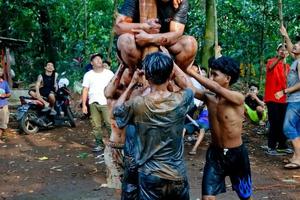 Pamulang, August 17, 2022. Various competitions to commemorate Indonesia's independence day were carried out in a simple but still lively manner. photo