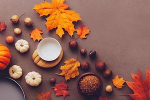 vista superior de la puesta plana de otoño, cosecha de calabazas y hojas secas y tema de acción de gracias con espacio de copia, estilo de maqueta, diseño de presentación 3d foto