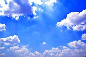 fondo de cielo azul y enfoque suave de nubes blancas. nubes de cielo azul para el fondo.fondo natural. foto