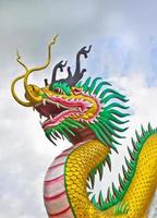 detalle de la estatua del dragón foto