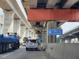Vehicles running on the Jakarta Toll Road photo
